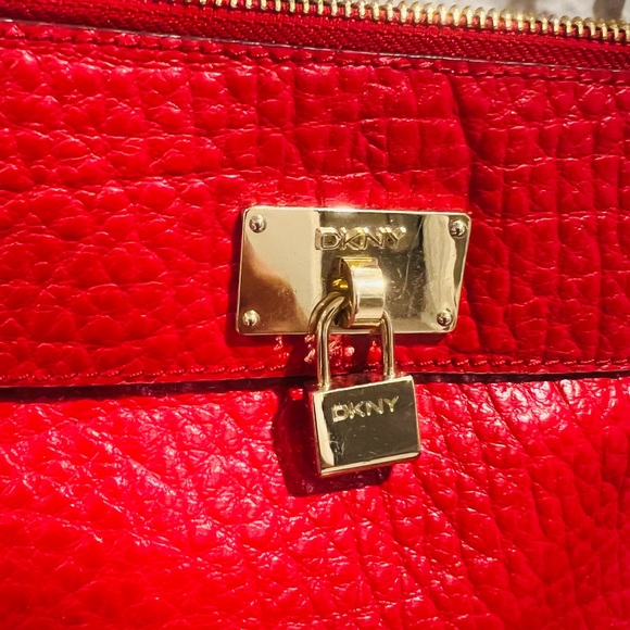 DKNY HANDBAG - Picture 1 of 3